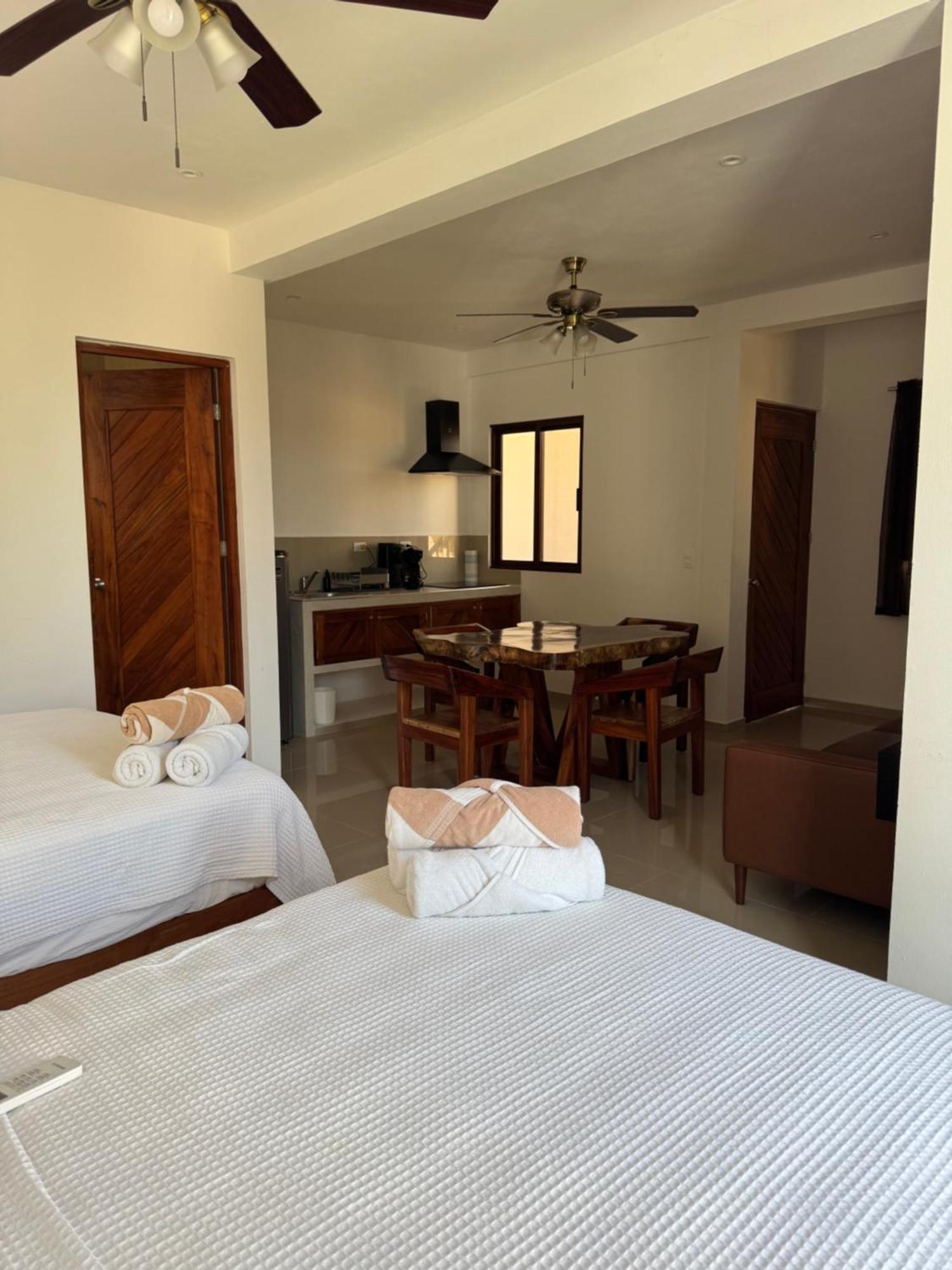 Mexhe Hotel El Cuyo Eksteriør bilde