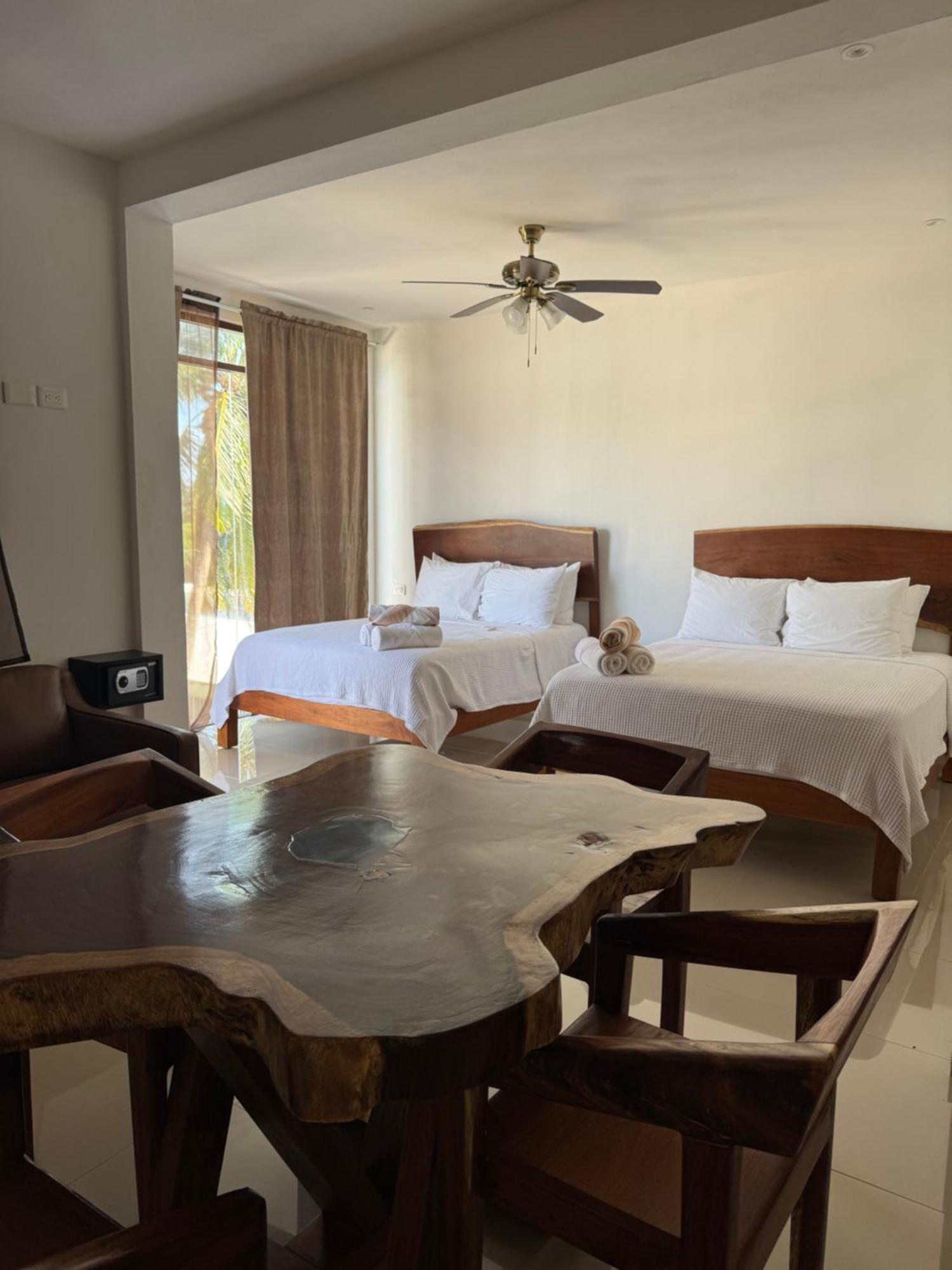 Mexhe Hotel El Cuyo Eksteriør bilde