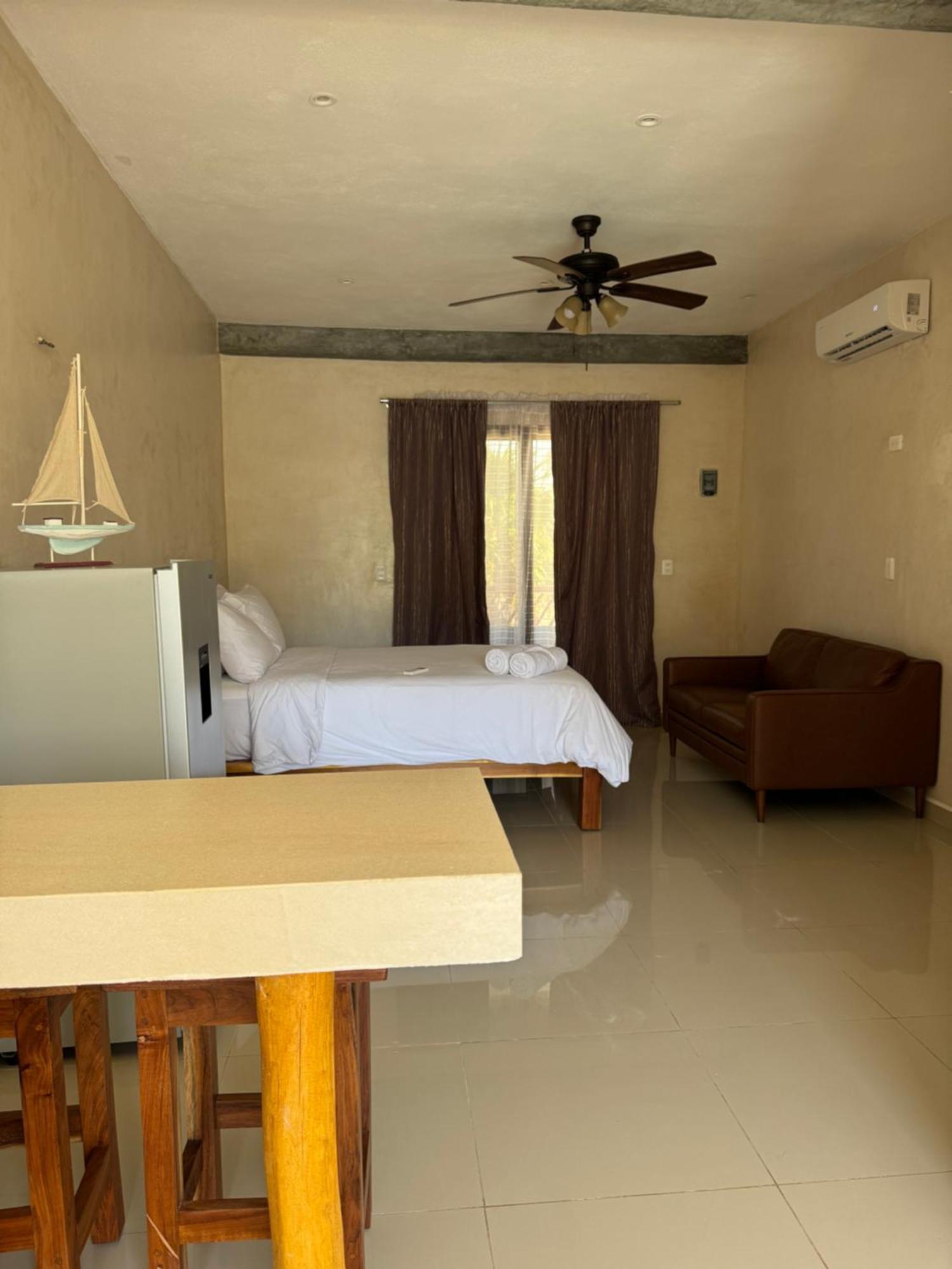 Mexhe Hotel El Cuyo Eksteriør bilde