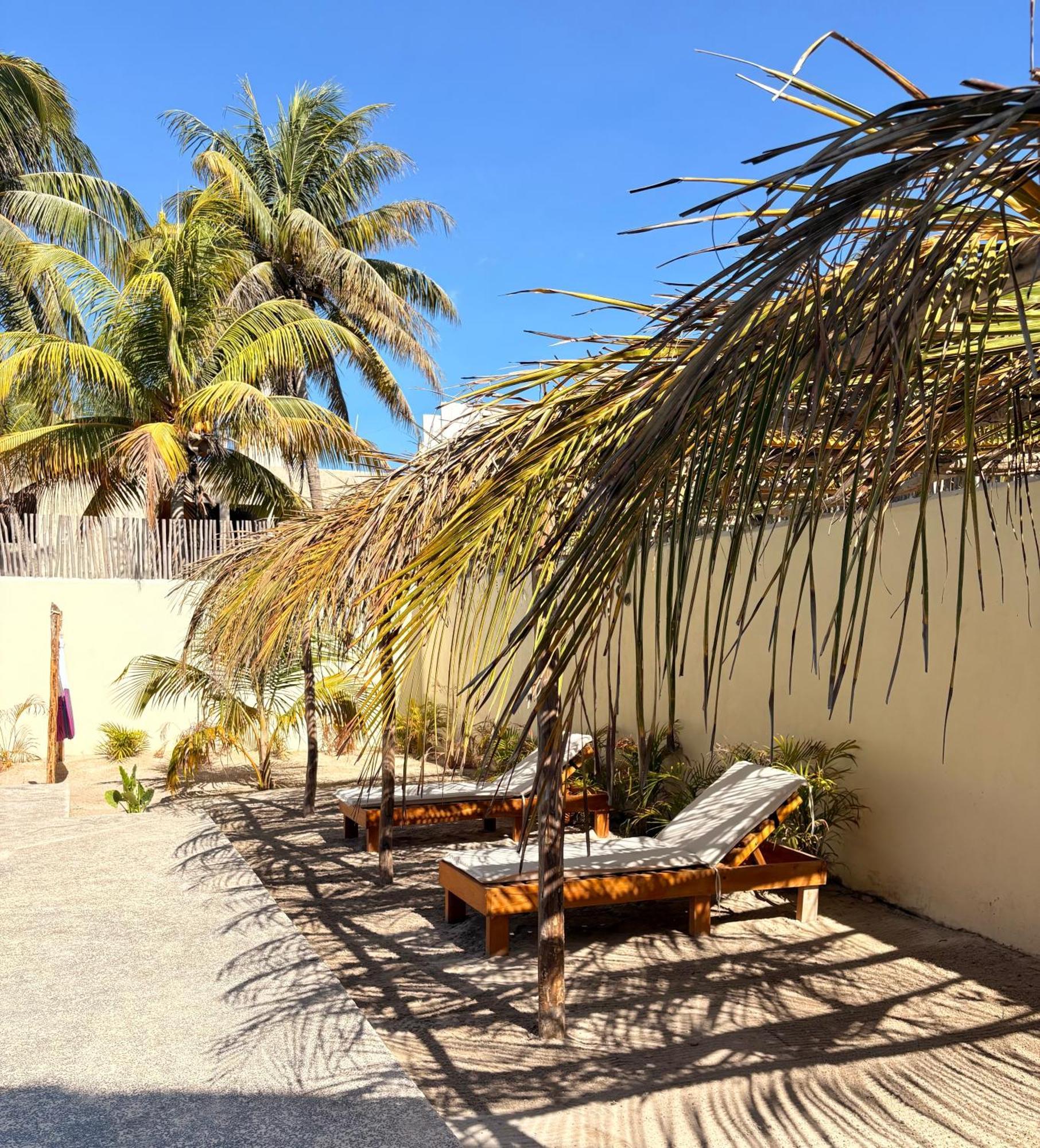 Mexhe Hotel El Cuyo Eksteriør bilde