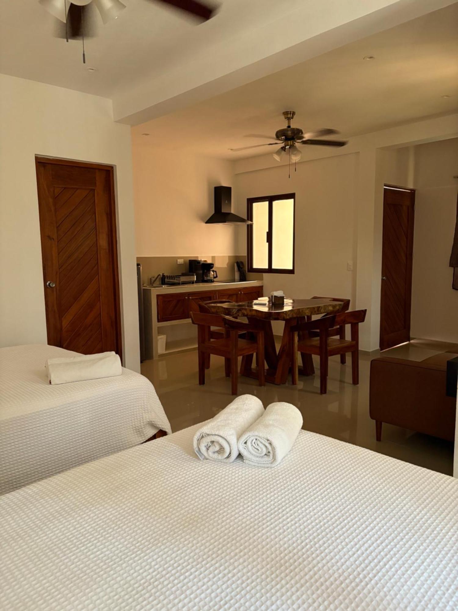 Mexhe Hotel El Cuyo Eksteriør bilde